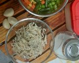 Foto langkah ke 1 dari resep Nasgor ikan teri mix vegie.