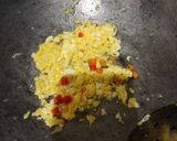 Foto langkah ke 2 dari resep Orak arik telur selada air.