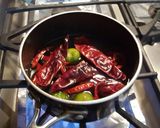 Foto del paso 2 de la receta: Carne de res con nopales, en salsa de guajillo