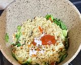 Foto langkah ke 11 dari resep Indomie Goreng Spesial plus Ebi Furai.