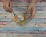 Foto del paso 5 de la receta Flan de miel con bizcocho en vasitos