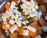 Une image de l'étape 5 de Melon charentais à la feta et menthe du jardin.