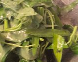 Foto langkah ke 2 dari resep Rau Muống Xào Tỏi (Tumis Kangkung Bawang Putih) khas Vietnam.