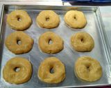 Foto langkah ke 5 dari resep Donat Salju pelangi.