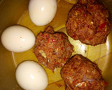 A picture of step 3 of Scotch eggs, simple and testy.