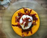 Foto del paso 3 de la receta Burrata con crujiente de jamón ibérico sobre salmorejo y pesto de albahaca