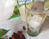 Foto langkah ke 3 dari resep Mulberry Oreo Creamy Matcha.
