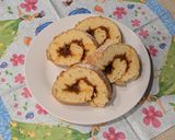 Sárgabaracklekváros piskótatekercs recept fázis 5 fotója
