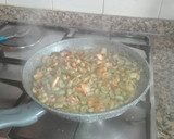 Foto del paso 5 de la receta: Habas con calamares encebollados