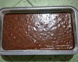 Foto langkah ke 6 dari resep Banana Moist Chocolate Cake.