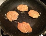 Illatos-omlós húskorong recept fázis 10 fotója