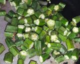 A picture of step 2 of Zeera fry bhindi.