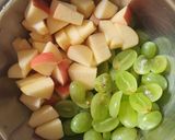 Foto langkah ke 3 dari resep Es Buah Tropical (Apel Nanas Markisa Anggur Sirup Terong Belanda).
