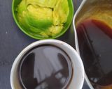 Foto langkah ke 2 dari resep Brown Sugar Coffee with Avocado.