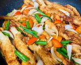 Hình bước làm 3 của món Lườn cá hồi chiên nước mắm