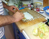 Foto del paso 5 de la receta: Rollos de arroz sushi makis