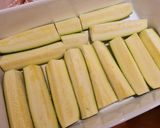 Parmezános cukkini csíkok sütőben 🥒🧀 recept fázis 2 fotója