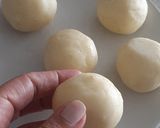 Foto del paso 4 de la receta: Pancitos de yuca con queso