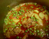 Foto del paso 2 de la receta: Patatas con cordero (huesos) y guisantes