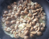 Foto del paso 1 de la receta: Champiñones al ajillo y vino de Jerez 🍄