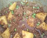A picture of step 5 of Keema Aloo Matar.