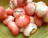 Foto langkah ke 1 dari resep 16. Asinan jambu air simpel.