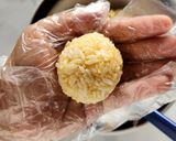 Foto langkah ke 2 dari resep Bola Bola Nasi Uduk.