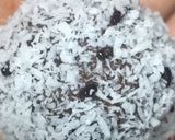 صورة لخطوة 2 من وصفة كريات الشوكولاته