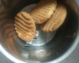 A picture of step 2 of Biscuit shake.