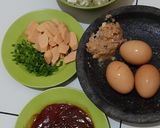 Foto langkah ke 1 dari resep Gongso Telur Sosis.