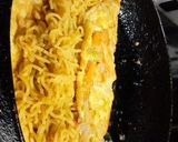 A picture of step 6 of Maggi omelet.