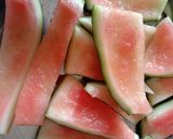 तरबूज के छिलके का टूटी फ्रूटी(Tarbooj ke chilke ke tutti fruity recipe in hindi) रेसिपी चरण 1 फोटो