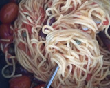 Foto del paso 4 de la receta: Spaghetti con aceitunas de Kalamata, alcaparras y cherry