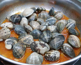 Foto del paso 4 de la receta: Almejas  con salsa de tomate