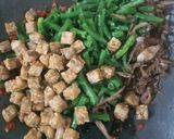 Foto langkah ke 4 dari resep Balado Tempe Dan Kacang Panjang.
