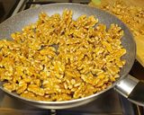 வறுத் காப்சிகம் வாதுமை கொட்டை துளிகள்(Roasted bell pepper walnut spread recipe in tamil) ரெசிபி ஸ்டேப் 3 புகைப்படம்