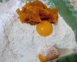 Foto langkah ke 2 dari resep Donat labu kuning.