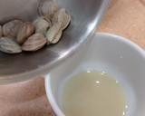 Foto del paso 2 de la receta: Lomos de merluza con almejas (económica)
