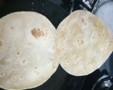 A picture of step 2 of Egg paratha.