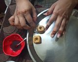 मिनी एप्पल शेप पेड़ा (Mini apple shape peda recipe in hindi) रेसिपी चरण 4 फोटो