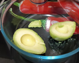 Foto del paso 2 de la receta: Huevos rellenos de aguacate y atún