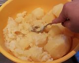 Foto del passaggio 2 della ricetta Sbriciolata di Patate, Speak e Scamorza affumicata