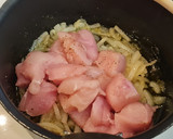 Foto del paso 2 de la receta: Pollo al curry con champiñones y pimientos