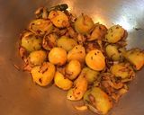 A picture of step 4 of Methi Matar Aloo.