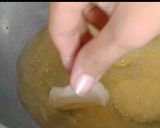 A picture of step 3 of Meethi tikiyan / Kundey.
