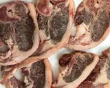 Foto del paso 3 de la receta: Costillas de cordero con manzana y champiñones portobello, sobre ajo con hierbas provenzales ja, ja