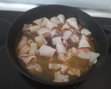 Foto del paso 4 de la receta: Dorada al horno con almejas, gambón, patatas y chipirones