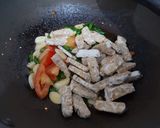 Foto langkah ke 2 dari resep Bunga bawang tumis tempe.