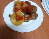 Foto del paso 4 de la receta: Albóndigas rellenas de jamón y pimiento con aros de cebolla