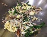 รูปขั้นตอนการทำที่ 3 ของ เนื้อปูผัดไข่ใส่ต้นหอม